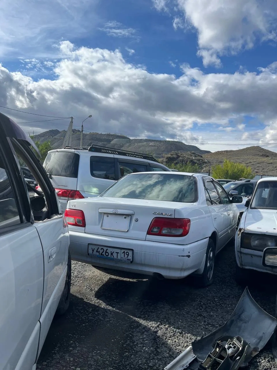 Транспортное средство марки «Toyota Carina» 1999 г.в., с государственным регистрационным номером У426KT19.