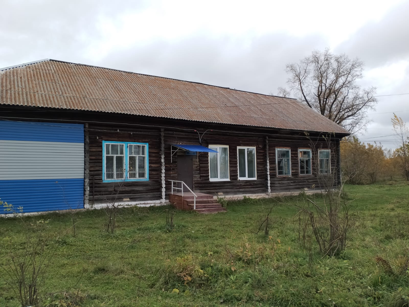 - нежилое помещение общей площадью 40,6 кв. м, кадастровый номер 42:07:0101010:676, расположенное по адресу: Кемеровская область – Кузбасс, Мариинский муниципальный округ,               с. Большой Антибес, ул. Ленина, д. 68, помещение 4.