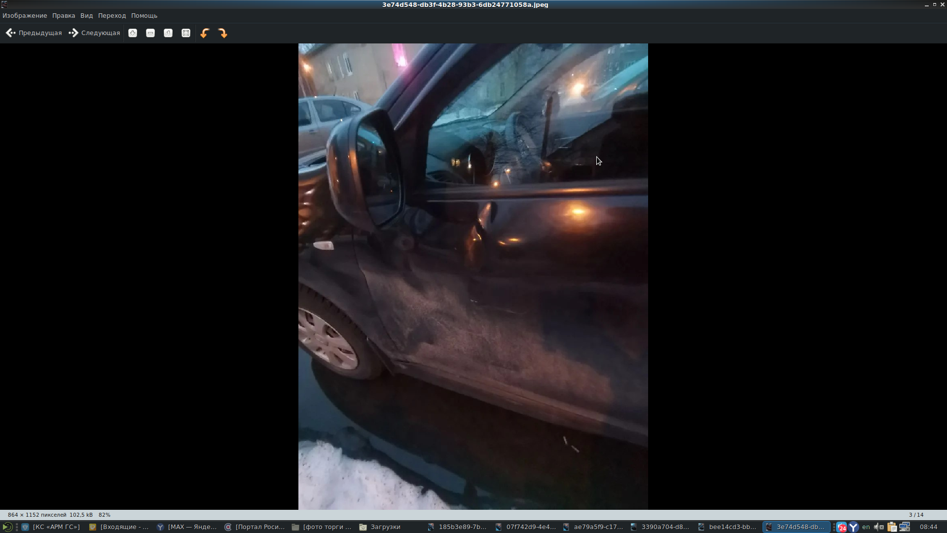 Транспортное средство Mitsubishi ASX 1.8, 2014 года выпуска, цвет - черный, VIN JMBXTGA3WEE715275, государственный номер М986АМ29. Состояние ТС: вмятины и царапины ЛКП на передней и задней дверях с левой стороны, повреждения на заднем бампере, глубокие царапины на правом переднем крыле.