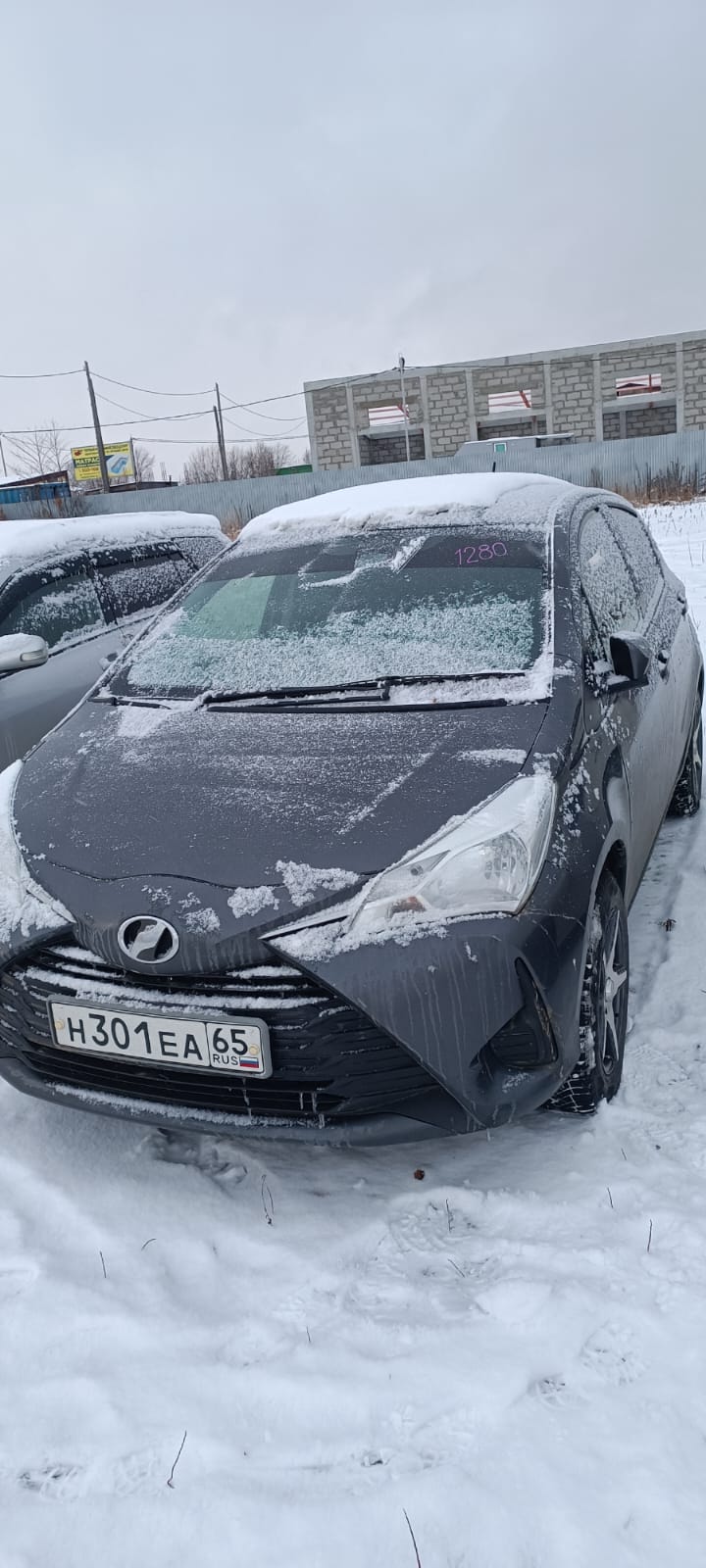 Автомобиль марки “Toyota Vitz”, Государственный номер Н 301 ЕА 65