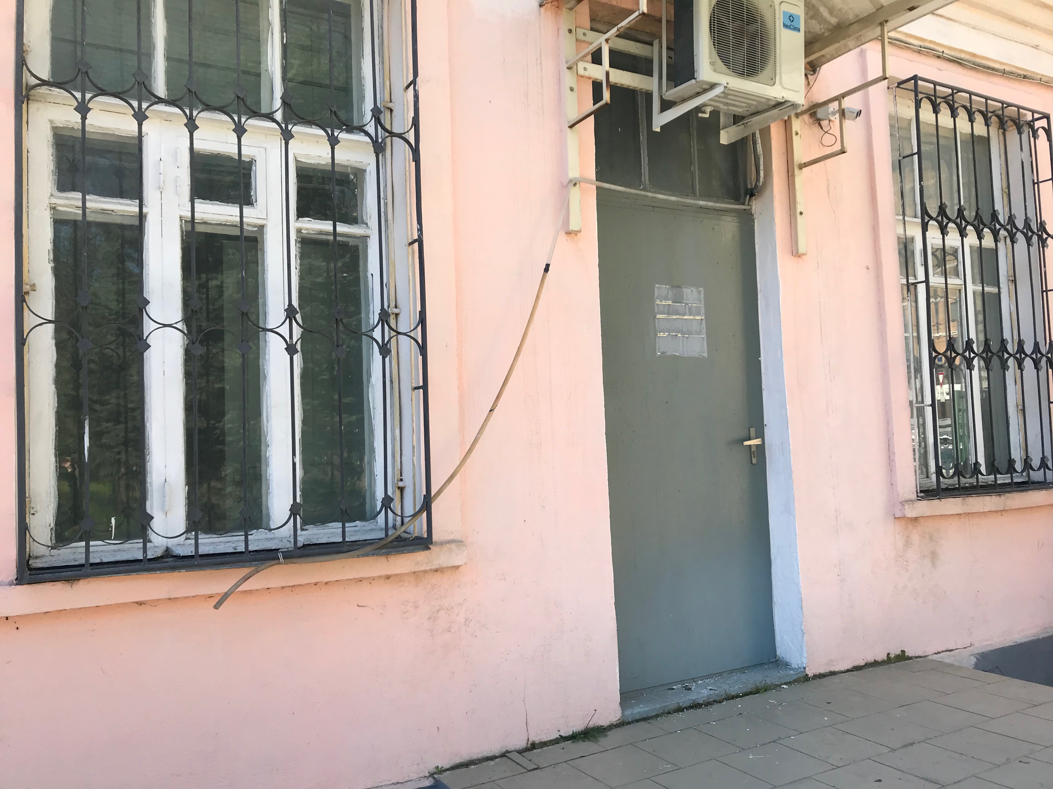 Нежилое помещение №11, 12, 31 в составе нежилого здания Клуб (корпус 33) с реестровым номером федерального имущества П12240003644, расположенное по адресу: 350072, г. Краснодар, ул. Московская, 42. Общая площадь 81,9 кв. м.