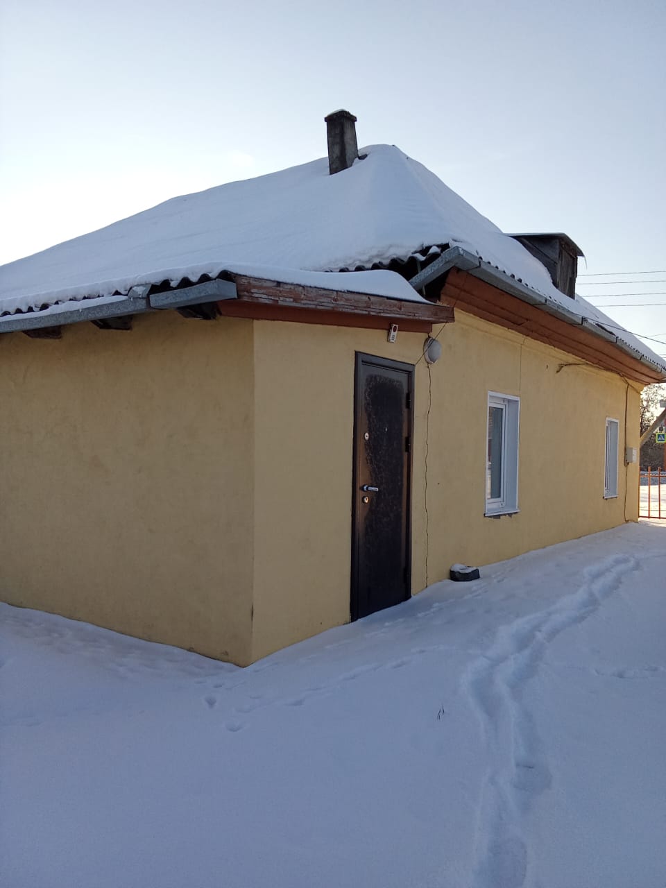 -нежилое здание общей площадью 77,8 кв. м, кадастровый номер 42:01:0113001:658, расположенное по адресу: Кемеровская область – Кузбасс, Беловский муниципальный округ, с. Каракан, ул. Центральная, д. 51. -земельный участок общей площадью 480,73 кв. м, кадастровый номер 42:01:0113001:449, расположенный по адресу: Кемеровская область – Кузбасс, Беловский муниципальный округ, с. Каракан, ул. Центральная, з/у 51/1.