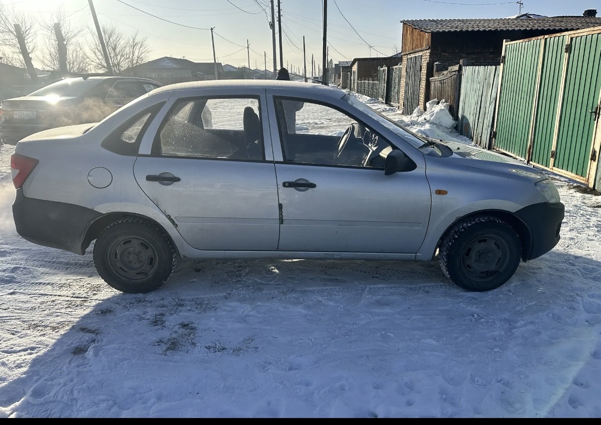 Лот №35 (повторные торги) Легковой автомобиль Лада Гранта, 2013 г.в., VIN XTA219060DY067734, цвет серебристый. Рабочее состояние не проверялось. Должник Винников А.А. Обременения: запреты судебного пристава исполнителя на рег. действия. Начальная цена продажи 213435,00 руб. Задаток 32000,00 руб. (пор. 011/Тд)