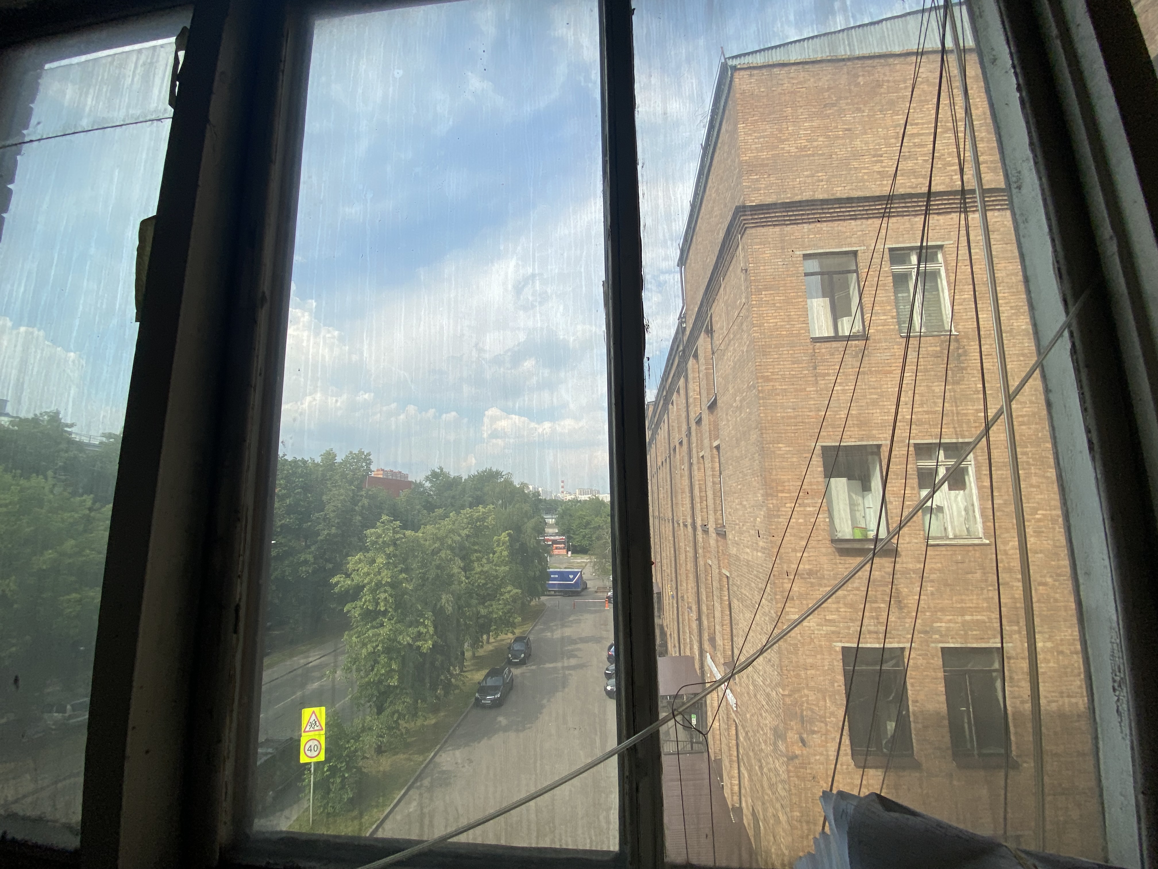 Объект аренды, площадь 105,70 кв. м, номера на поэтажном плане: этаж 3, пом. 17, 26, 27, 54, 55, адрес (местонахождение) объекта: Московская область, р-н Люберецкий, г Люберцы, пр-кт Октябрьский, д 211. Вход в объект аренды из помещения почтамта, при использовании помещения необходимо учитывать график работы почтамта.
