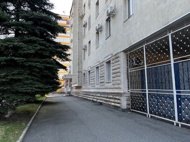 Объект аренды, площадь 165,1 кв. м., номера на поэтажном плане 6 этажа: 15,16(ч.1),16(ч.2),16а,16б,17,18,19, адрес (местонахождение) объекта: Республика Северная Осетия-Алания, г Владикавказ, пр-кт Коста, д 134