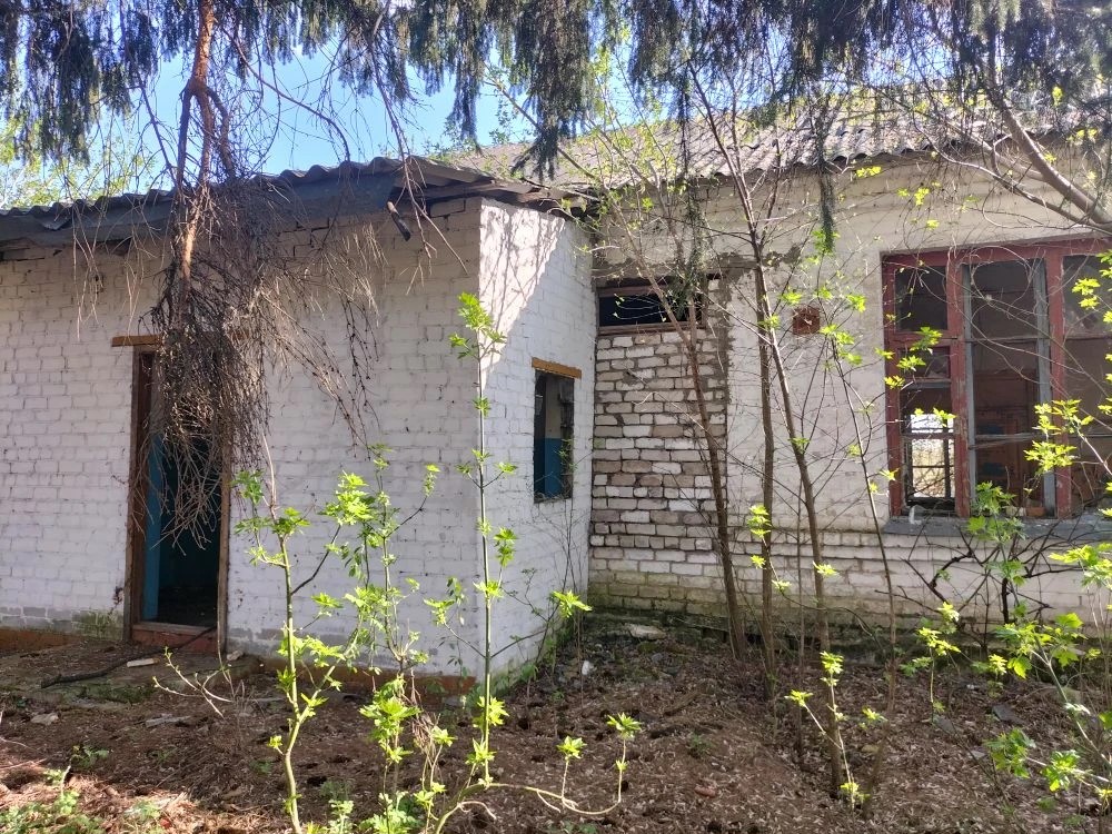 нежилое здание с земельным участком в с.Чечеры, ул.Иванщина, д.8