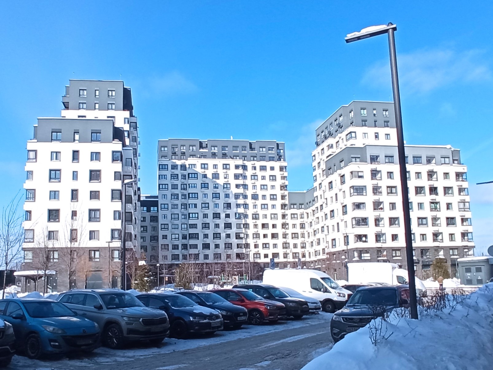 Продажа имущества, находящегося в собственности города Москвы, жилое помещение по адресу: г. Москва, 3-я Нововатутинская улица, дом 15, корпус 1, кв. 979, общей площадью 65 кв. м (этаж № 2), кадастровый номер: 77:17:0140116:29563