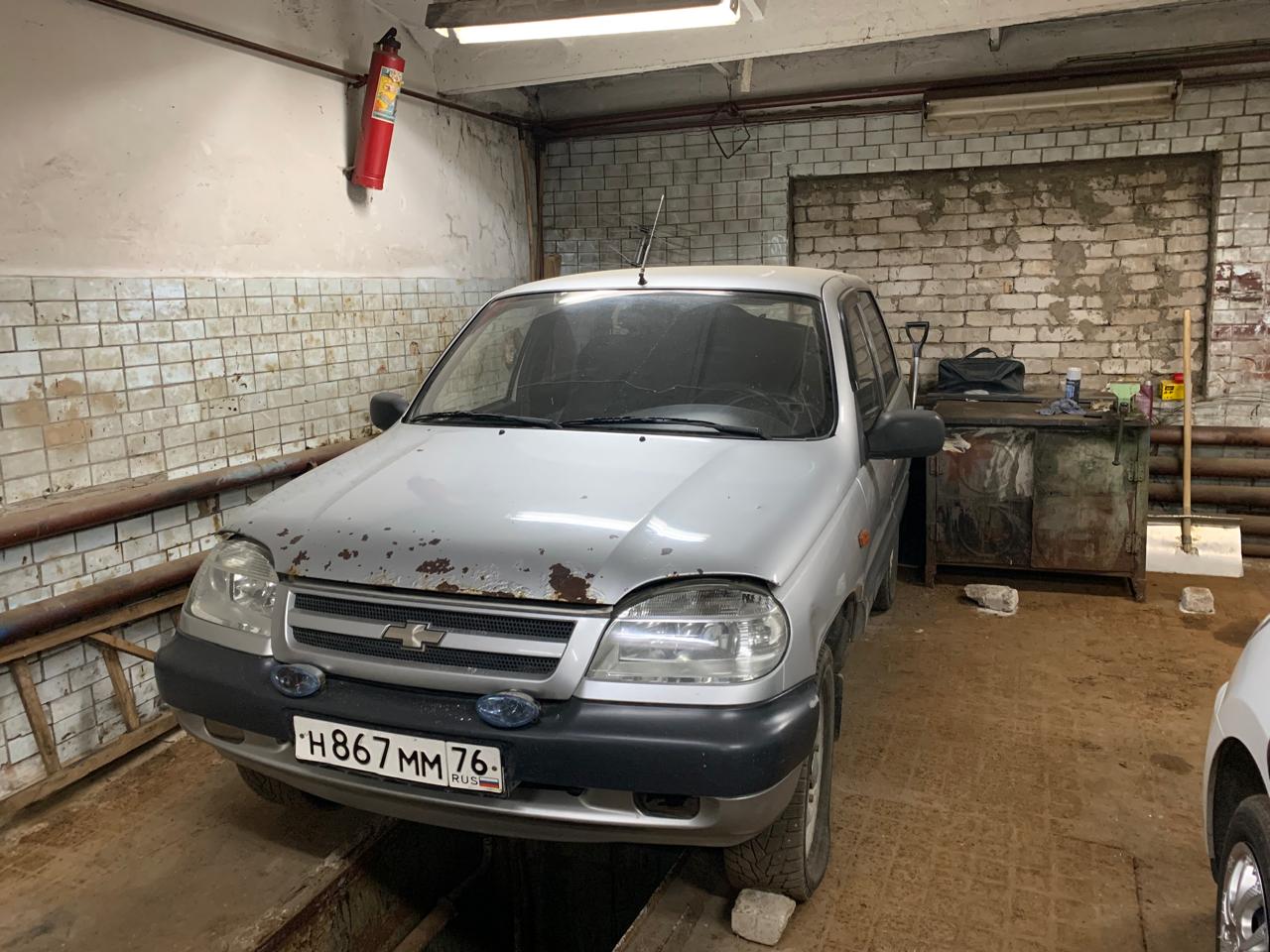 Автомобиль легковой CHEVROLET NIVA 212300, идентификационный номер (VIN): X9L21230080204736, год изготовления: 2007, цвет кузова: светло-серебристый металлик
