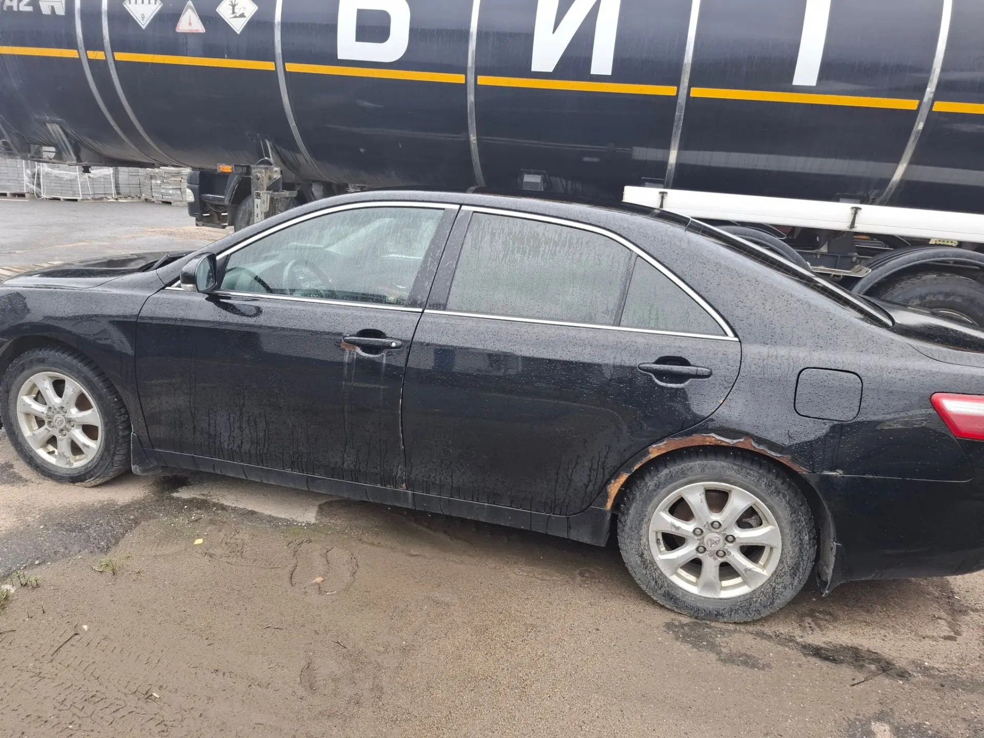 Транспортное средство Toyota Camry, 2010 года выпуска, цвет - черный, VIN XW7BE40K40S015696, государственный номер Н580ОС29. Состояние ТС: коррозия и царапины по всему кузову, отсутствует заглушка на замке правой передней двери. (на стоимость сложившуюся по итогам аукциона, будет начислен НДС 22%)