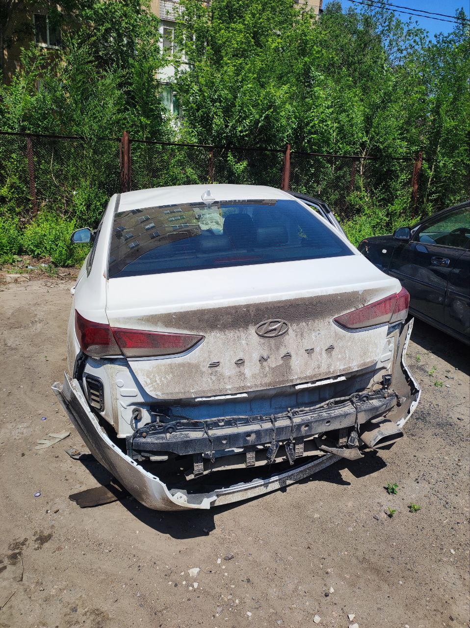 Должник Хорош Олег Владимирович. Автомобиль легковой седан ХЕНДЭ СОНАТА (марка), модель: HYUNDAI SONATA, 2019 г.в., г/н Р957ВН180, цвет белый, VIN: XWEE241CBK0002766, номер кузова (кабина, прицеп) XWEE241CBK0002766, 149,56 л.с, шасси отсутствуют, ТС после ДТП, не на ходу, имущество не залоговое