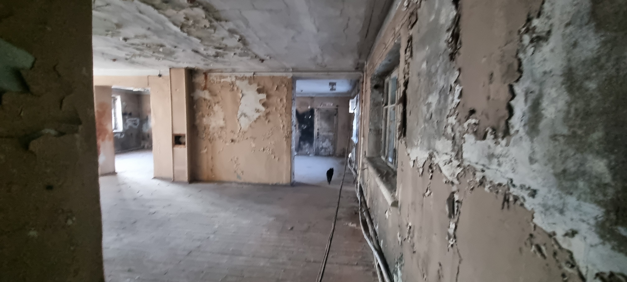 Нежилые помещения поз.1-8 первого этажа в жилом доме