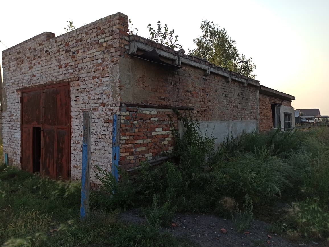 Гараж, этажность 1, общей площадью 229,2 кв.м., инвентарный № 110, кадастровый номер 55:31:000000:4362, расположенный по адресу: Омская область, Черлакский район, р.п. Черлак, ул. Коммунистическая, д. 62, 1П