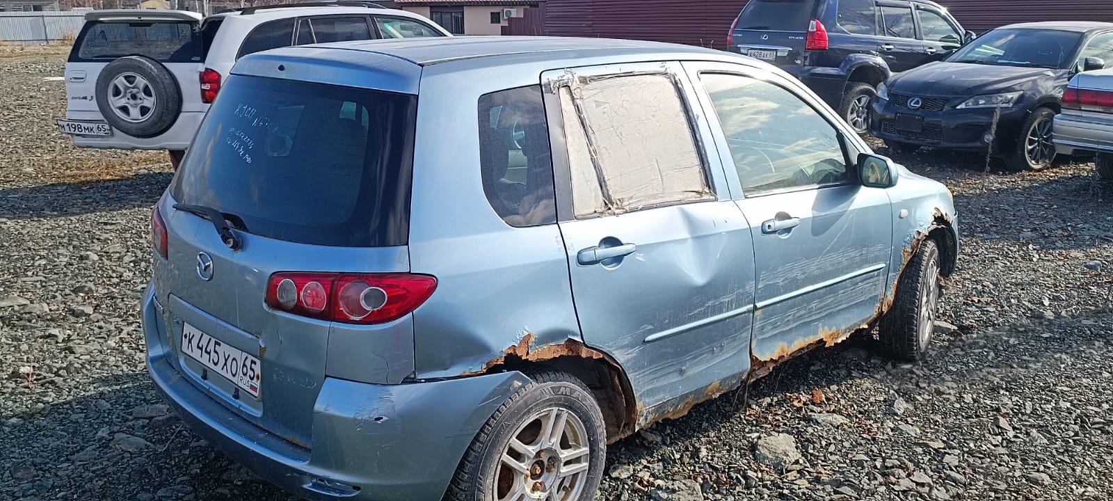 Автомобиль марки “Mazda Demio” государственный номер К 445 ХО 65