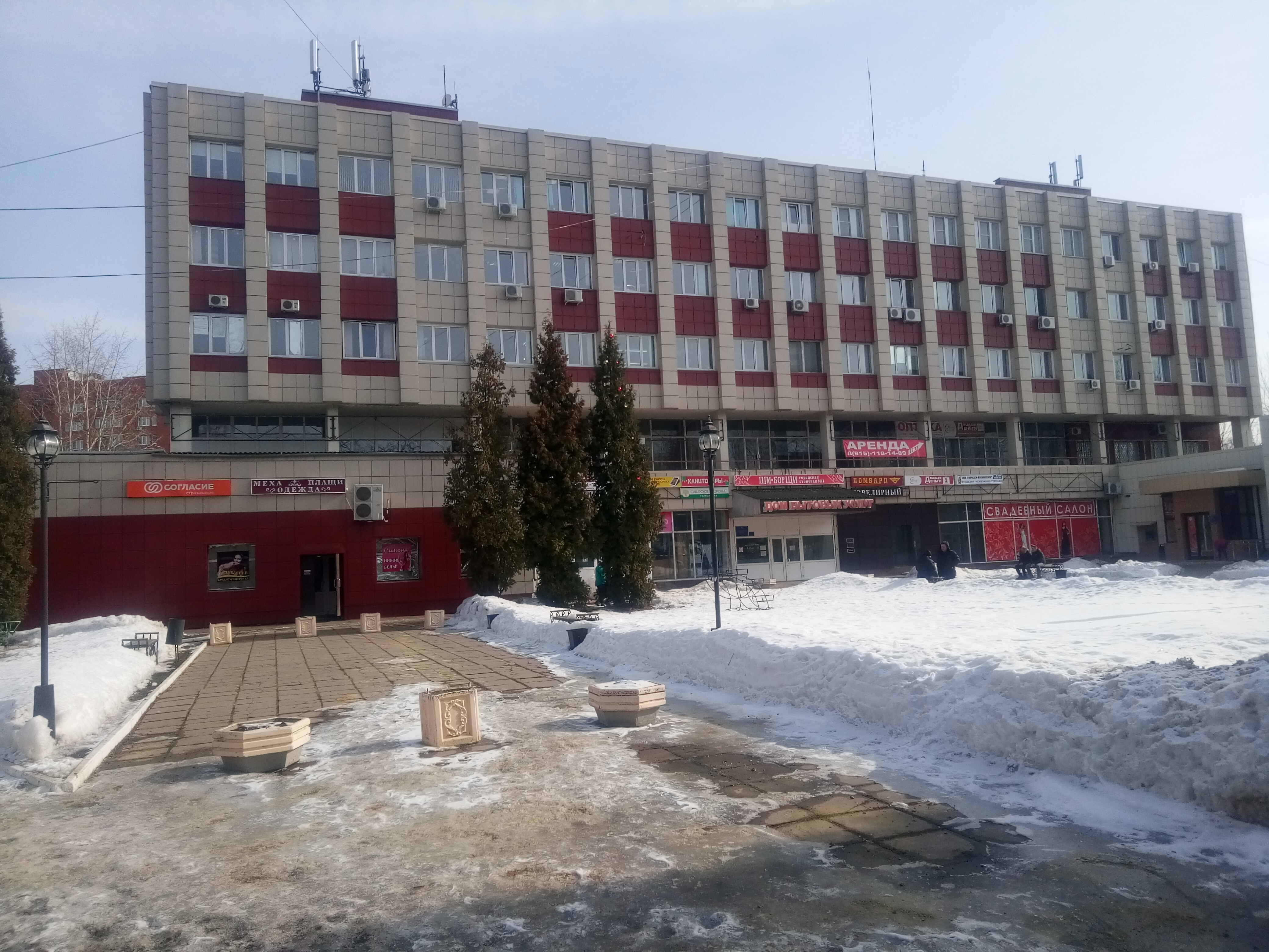 Нежилое помещение (комната) № 43, расположенное на 3-м этаже по адресу: Московская область, г. Воскресенск, ул. Советская, зд. 4, являющееся частью помещения 1 "а" с кадастровым номером 50:29:0071001:168