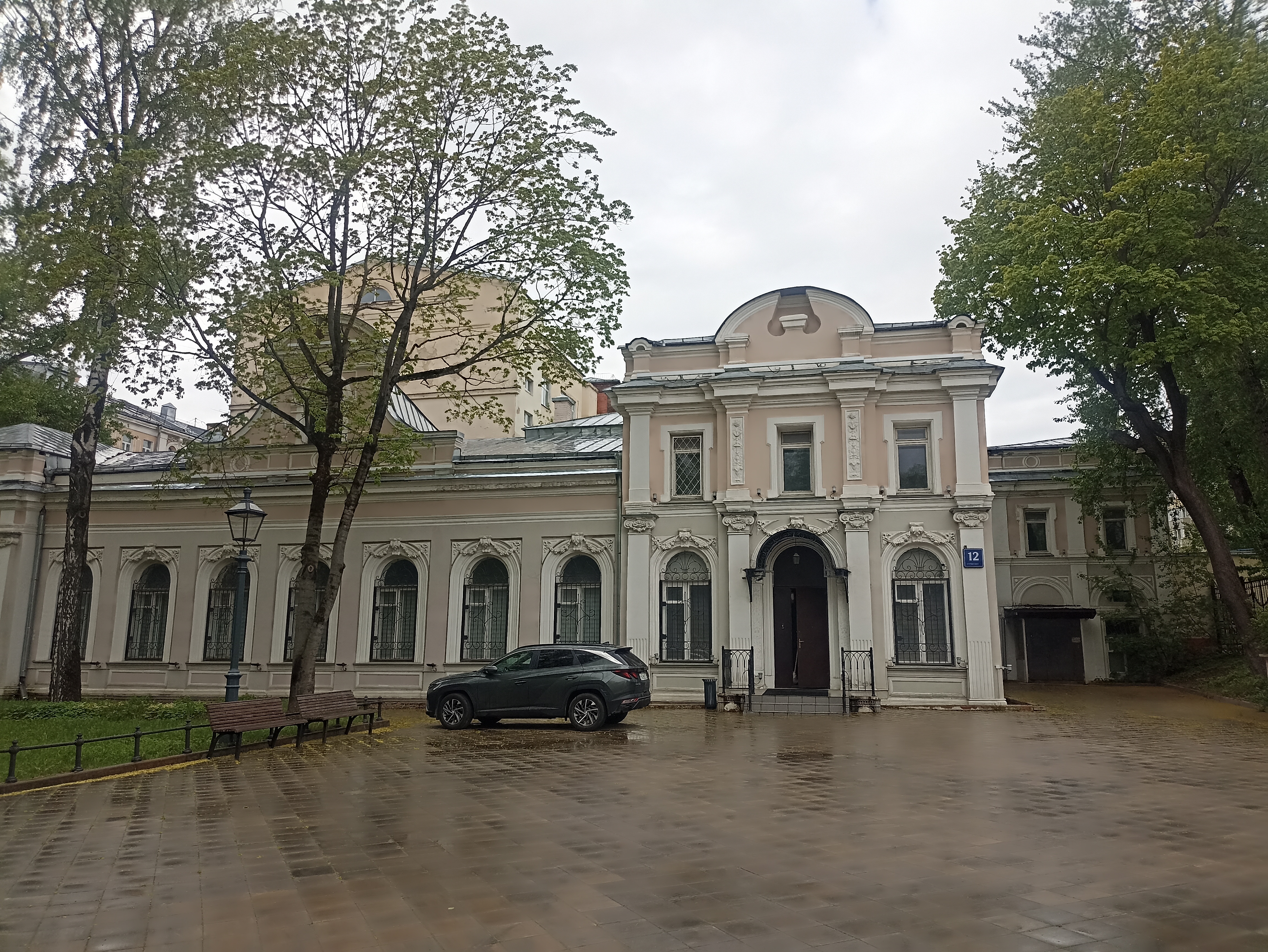 Аукцион в электронной форме на право заключения договора аренды имущества, находящегося в имущественной казне города Москвы, по адресу: г. Москва, бульв. Покровский, д. 12, стр. 1 площадью 466,4 кв. м, кадастровый номер: 77:01:0001025:1512
