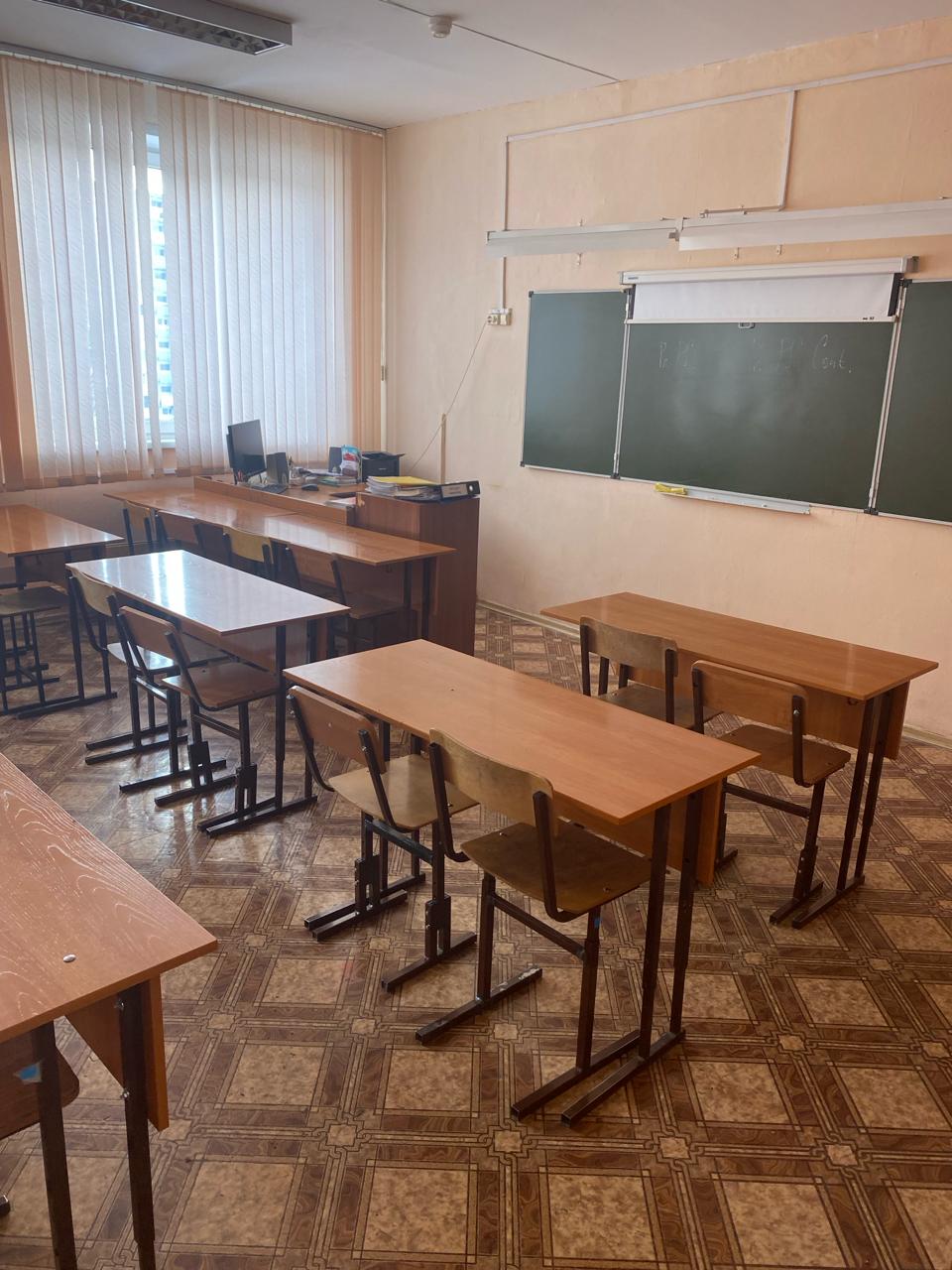 Нежилое помещение площадью 34,6 кв.м, расположенное на 3 этаже здания по адресу: г. Кемерово, просп. Молодежный, 7Б, закрепленное на праве оперативного управления за МБОУ «СОШ № 97». Целевое назначение: для проведения дополнительных занятий по изучению иностранных языков. Режим использования: 18 часов в месяц (понедельник, вторник, четверг с 14:00 до 15:30).