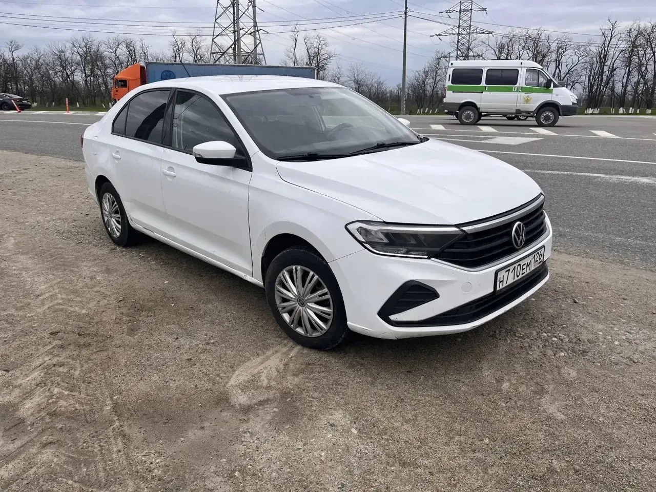 Имущество должника ИП Никифорова В.Э.: транспортное средство марки Volkswagen Polo, тип – легковой комби (хэтчбек), год выпуска 2020, идентификационный номер (VIN) XW8ZZZCKZMG012578, регистрационный знак Н710ЕМ126, номер кузова (прицепа) XW8ZZZCKZMG012578, цвет белый, ограничения: запреты на регистрационные действия, адрес: Ставропольский край, г. Ставрополь, пр-д 2 Юго-Западный, 8А. Начальная продажная цена 828 300 рублей. Сумма задатка 125 000 рублей.