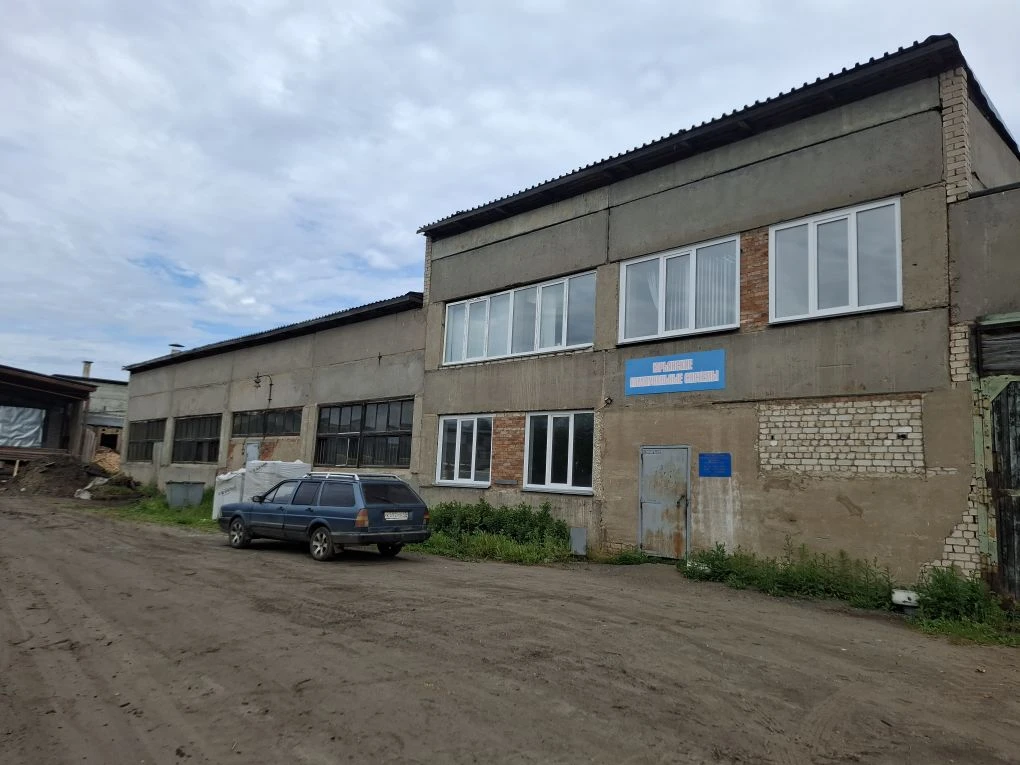 Нежилое здание РММ, площадью 568,1 кв.м, кадастровый номер: 43:38:280126:440, рассположенный по адресу: Кировская область, Юрьянский район, пгт Юрья, улица Лермонтова, здание 21а.
