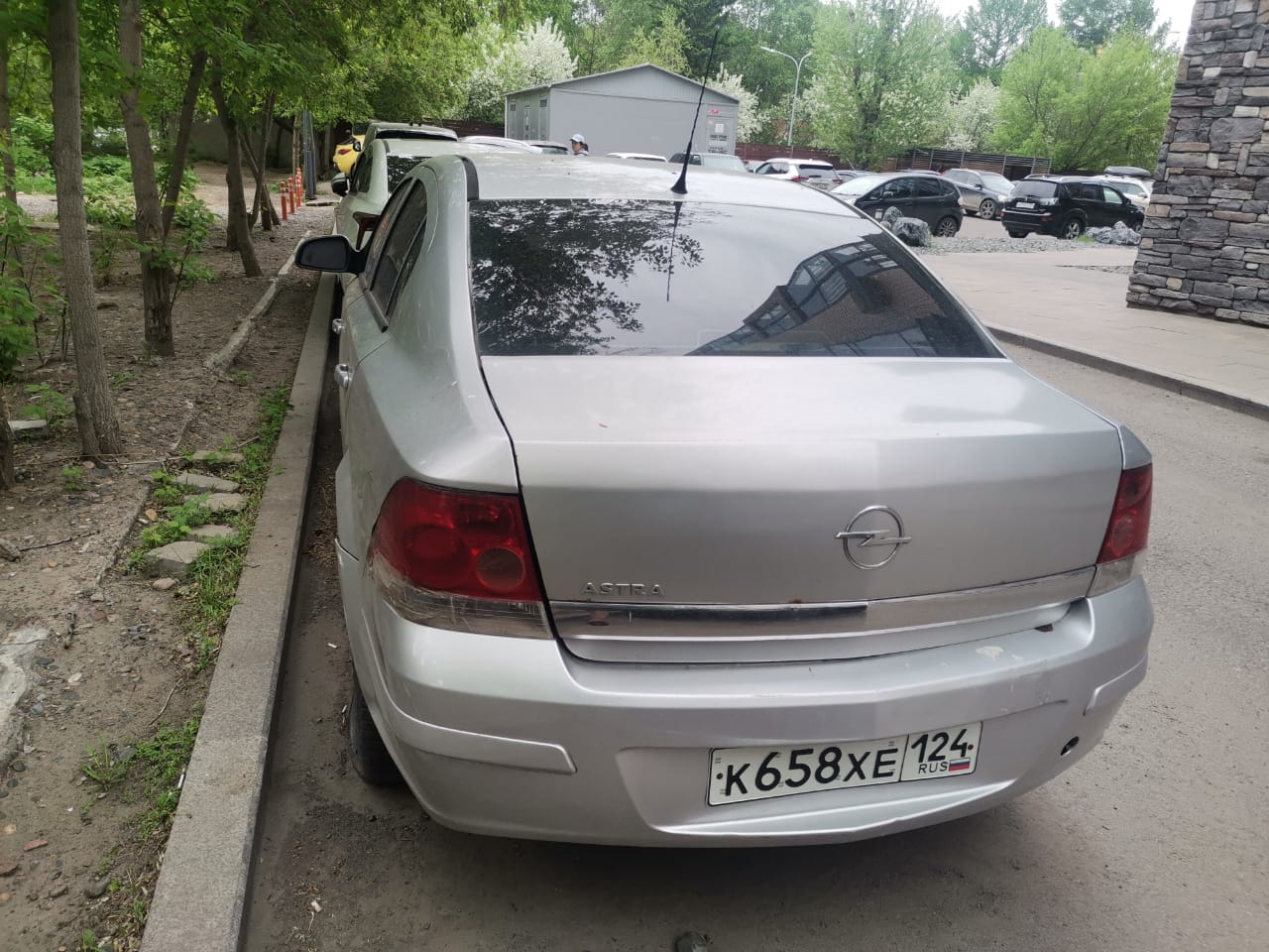 Легковой автомобиль седан Opel Astra (A-H/HB), 2012 г.в, г/н K658XE124, vin номер XWF0AHL69D0003003, модель номер двигателя Z13XER-20SP1778, номер кузова XWF0AHL69D0003003, цвет серебристый. Начальная цена продажи 523 600 руб. Задаток 78600 руб.