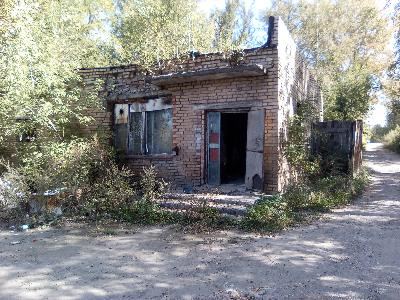 Земельный участок площадью 33366 кв.м с кадастровым номером 67:17:0010412:34 с расположенными на нем 9 объектами недвижимого имущества и объектом движимого имущества (ограждение) первоначальная стоимость единицы которого меньше 500 тыс. рублей, по адресу: Смоленская область, муниципальный округ Сафоновский, город Сафоново, улица Октябрьская