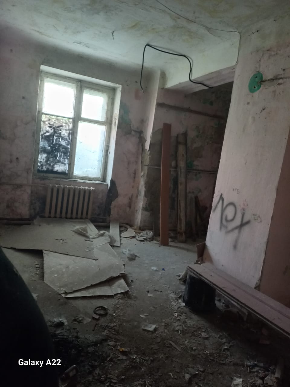 Нежилое помещение № 20 с кадастровым номером 74:36:0119015:1703 площадью 83,7 кв. м, расположенное по адресу: г. Челябинск, ул. Сталеваров, д. 78