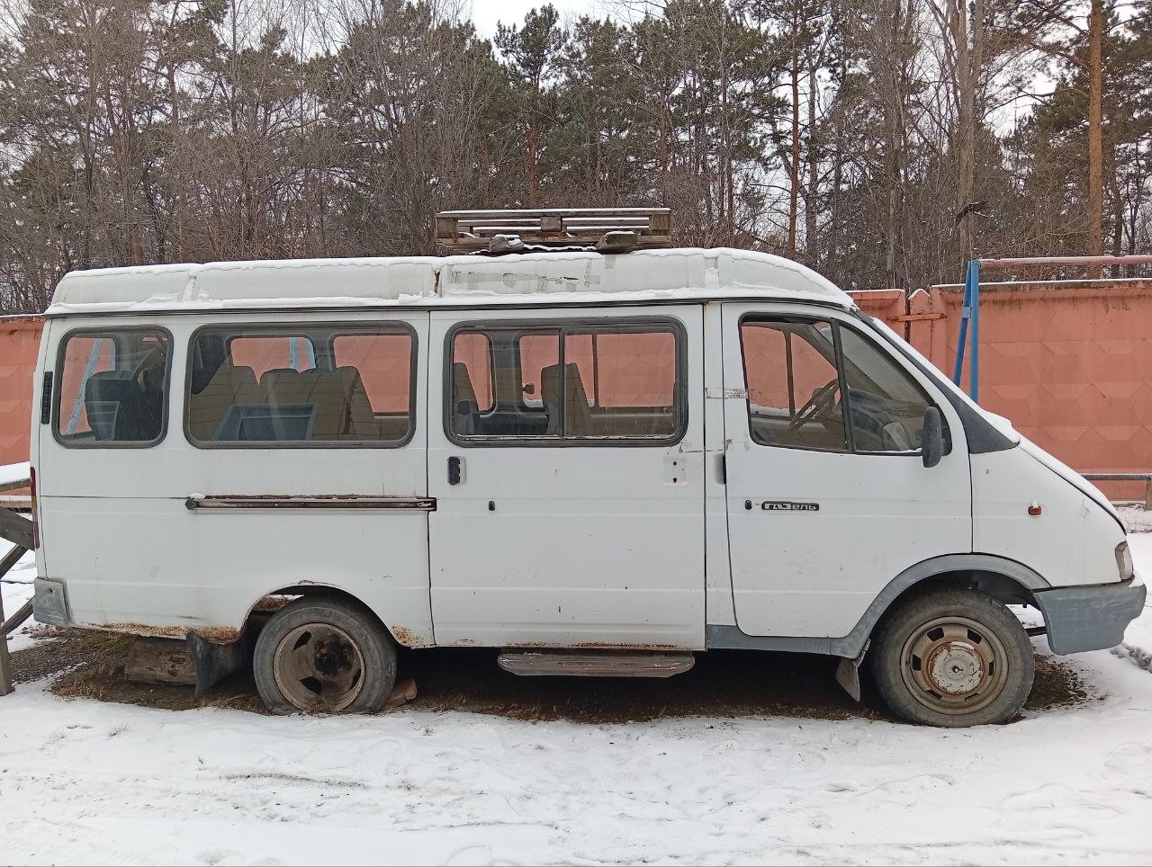Автомобиль марки ГАЗ 32213, 2002 года выпуска, идентификационный номер (VIN) ХТН32213020285264, модель и № двигателя 50804208, № кузова 32210020118372, цвет снежно-белый, паспорт транспортного средства 52 КО 019030, выдан ОАО «ГАЗ»,603004, г. Нижний Новгород, пр. Ленина, д.88, 26.12.2002г.