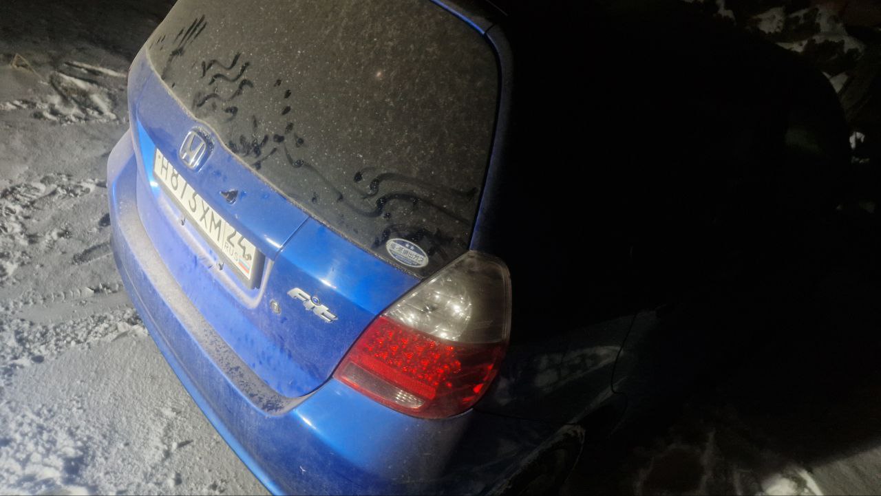 Автомобиль HONDA FIT, г/н Н873ХМ24, 2005 г.в., кузов № GD1-2199283, двигатель № L13A-2111787, цвет синий, Ключ зажигания с двумя брелоками, задние сидения и обшивка отсутствуют, комплектность и состояние не проверялась данное имущество обращено в доход государства, находится в Емельяновском районе (Документы отсутствуют) Повторная реализация в связи с отказом покупателя-60%