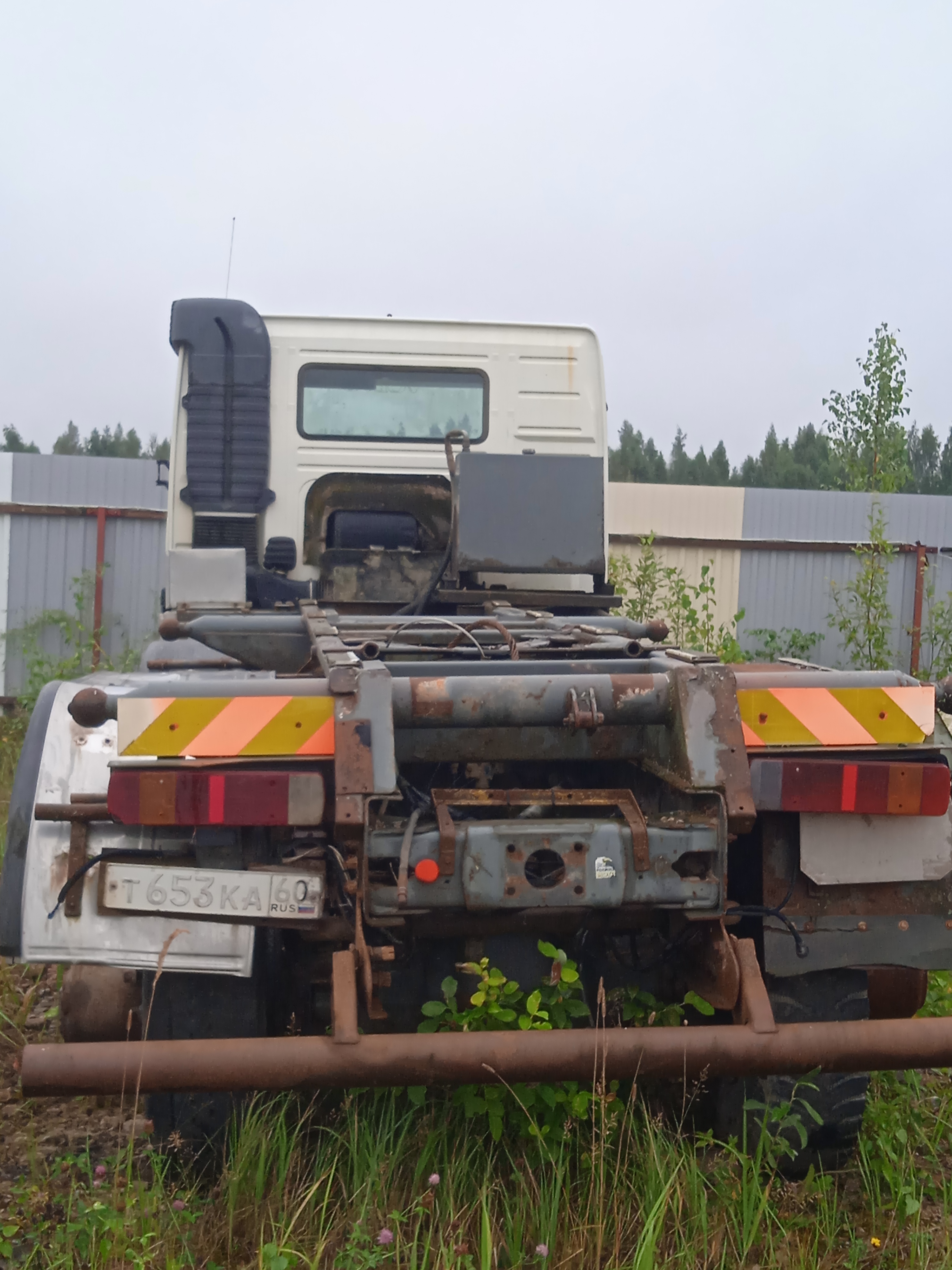 Лот № 1. Грузовой автомобиль Volvo 591210, 2012 года выпуска, государственный номер Т653КА60, идентификационный номер (VIN) X89591210C0CS6051. Местонахождение: Псковская обл., Псковский р-н, д. Уграда. Основание для реализации на торгах - постановление судебного пристава-исполнителя о передаче на реализацию на торгах. Должник (собственник) – ООО «Куб»
