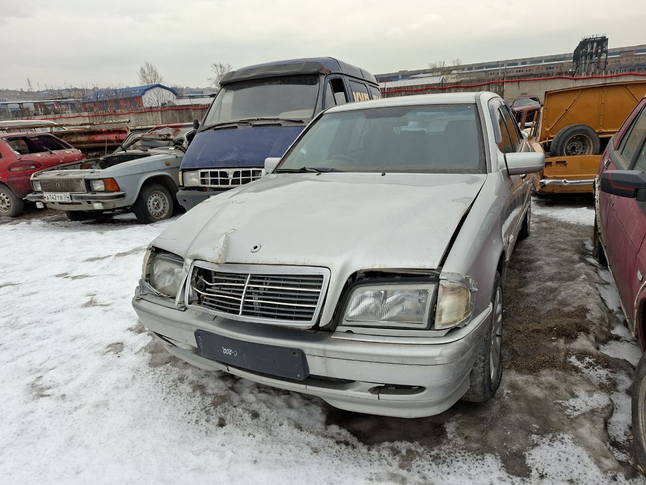 Автомобиль MERСEDES BENZ C240, г/н О517ВК75, 1995 г.в., VIN WDB2020262F785521, двигатель № 280825, цвет серый. Рабочее состояние, и комплектность автомобиля не проверялось. Находится в г. Красноярск, данное имущество обращено в доход государства (Документы, ключи отсутствуют) (2645/25)