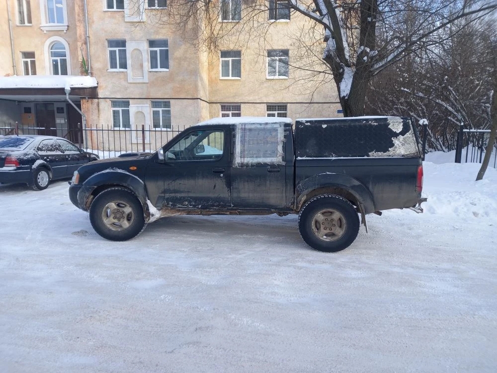 Лот № 2. Автомобиль Nissan NP300 Pick-up, 2012 года выпуска, государственный номер Е678НУ60, идентификационный номер (VIN) ADNCPUD22U0009900, отсутствует стекло слева, вмятина на пассажирской двери справа, люк бензобака не закрывается, сзади справа вмятина. Местонахождение: Псковская обл., г. Великие Луки, ул. Горная, д. 5. Основание для реализации на торгах - постановление судебного пристава-исполнителя о передаче на реализацию на торгах. Должник (собственник) – Сенченков Э.С.