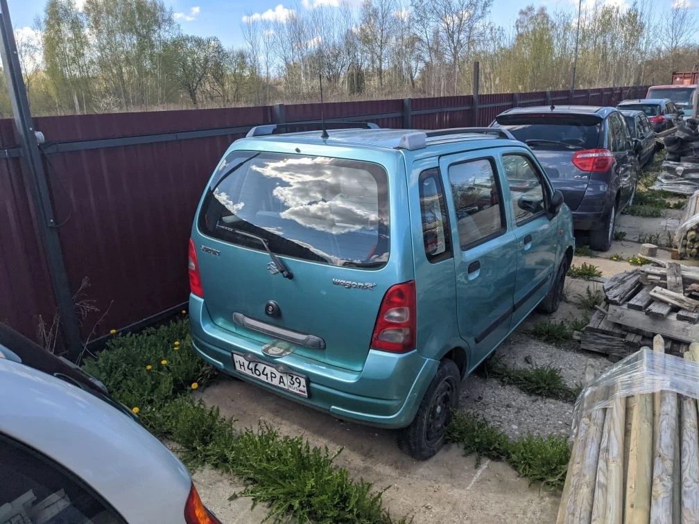 Автомобиль марки "Сузуки WAGON R+"