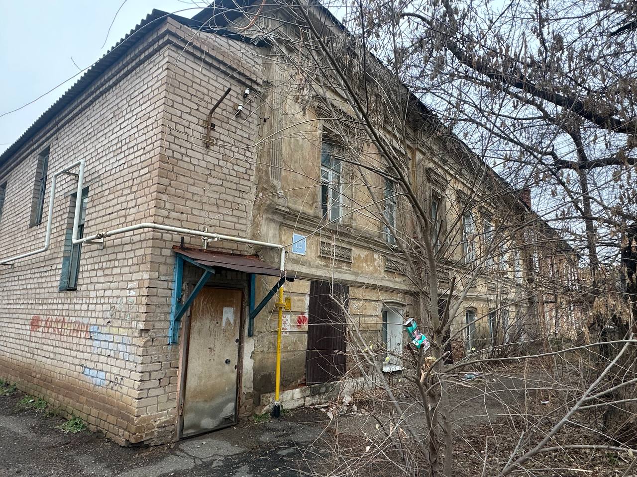 здание, назначение: нежилое, количество этажей: 3, в том числе подземных 1, площадь 331,7 кв. м, кадастровый номер: 56:44:0219018:37, адрес: Оренбургская область, г. Оренбург, ул. Краснознаменная/пер. Бухарский, д. 9/12; земельный участок, категория земель: земли населенных пунктов, виды разрешенного использования: деловое управление, площадь: 1124 +/- 12 кв. м, кадастровый номер: 56:44:0219018:31, адрес: Оренбургская область, г. Оренбург, ул. Краснознаменная/пер. Бухарский, д. 9/12.