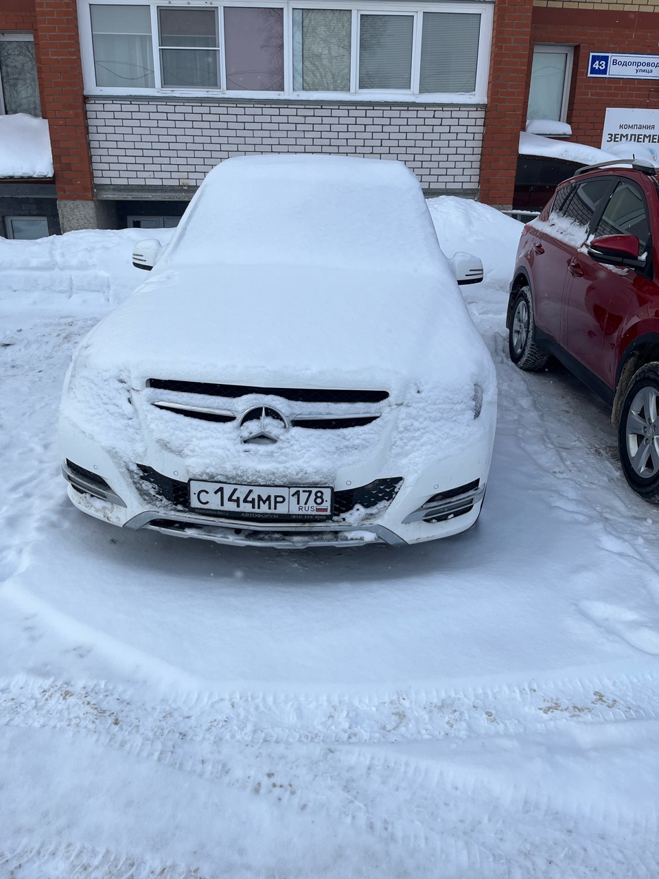 Легковой автомобиль Mercedes Benz, 2014 г.в., г/н: С144МР178, цвет: белый; VIN: WDC2049841G357405.