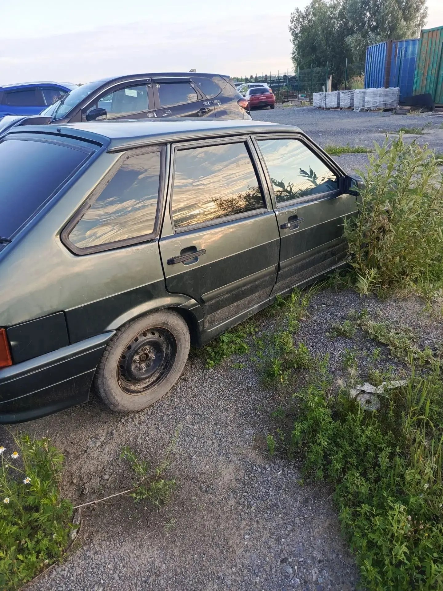 Автомобиль ВАЗ 2121440, г.р.з. Е279ХО186, серо-синего цвета, VIN:XTA211440C5091608 (ключи и документы отсутствуют, техническое состояние не проверялось, пробег не известен, имущество стоит долгое время). Имущество продается в том виде, в каком оно есть, в случае продажи возврату/обмену не подлежит. За скрытые дефекты имущества Продавец ответственности не несет.