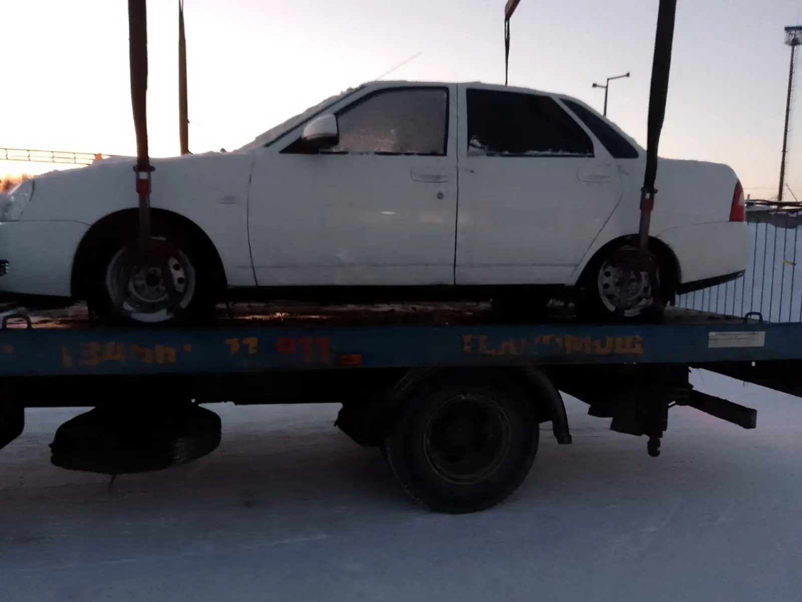 Автомобиль Лада 217050 LADA PRIORA, г.р.з. K 826 КТ 186, VIN: XTA217050E0465616, 2014 г.в. (ключи и документы отсутствуют, техническое состояние не проверялось, пробег не известен). Имущество продается в том виде, в каком оно есть, в случае продажи возврату/обмену не подлежит. За скрытые дефекты имущества Продавец ответственности не несет.