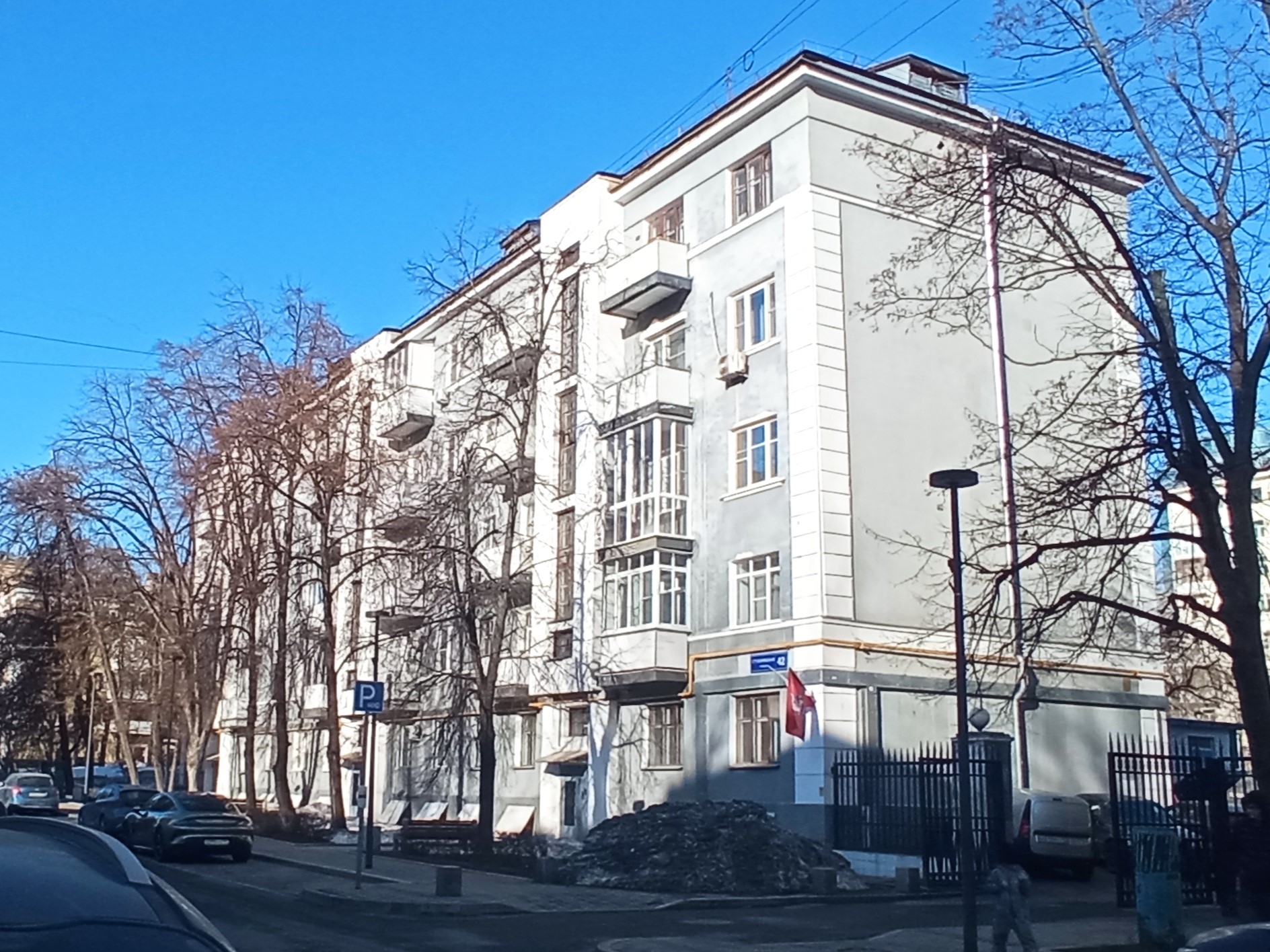Продажа имущества, находящегося в собственности города Москвы, жилое помещение по адресу: г. Москва, ул. Студенческая, д. 42, кв. 131, общей площадью 65,3 кв. м (этаж № 1), кадастровый номер: 77:07:0007002:5988