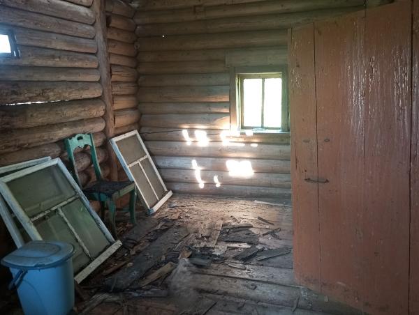 нежилое  здание,  находящееся по  адресу:  Ярославская  область,  Любимский  р-н, д.  Поддубново,  ул.  Зеленая,  д.  11, кадастровый  номер  76:06:071901:135, площадь: 23,3 кв.м, расположено на земельном участке площадью 900 кв.м, кадастровый  номер: 76:06:071901:65