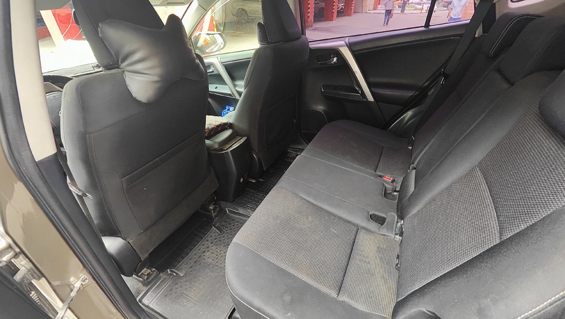 Автомобиль Toyota RAV 4, легковой универсал, 2016 года выпуска.
