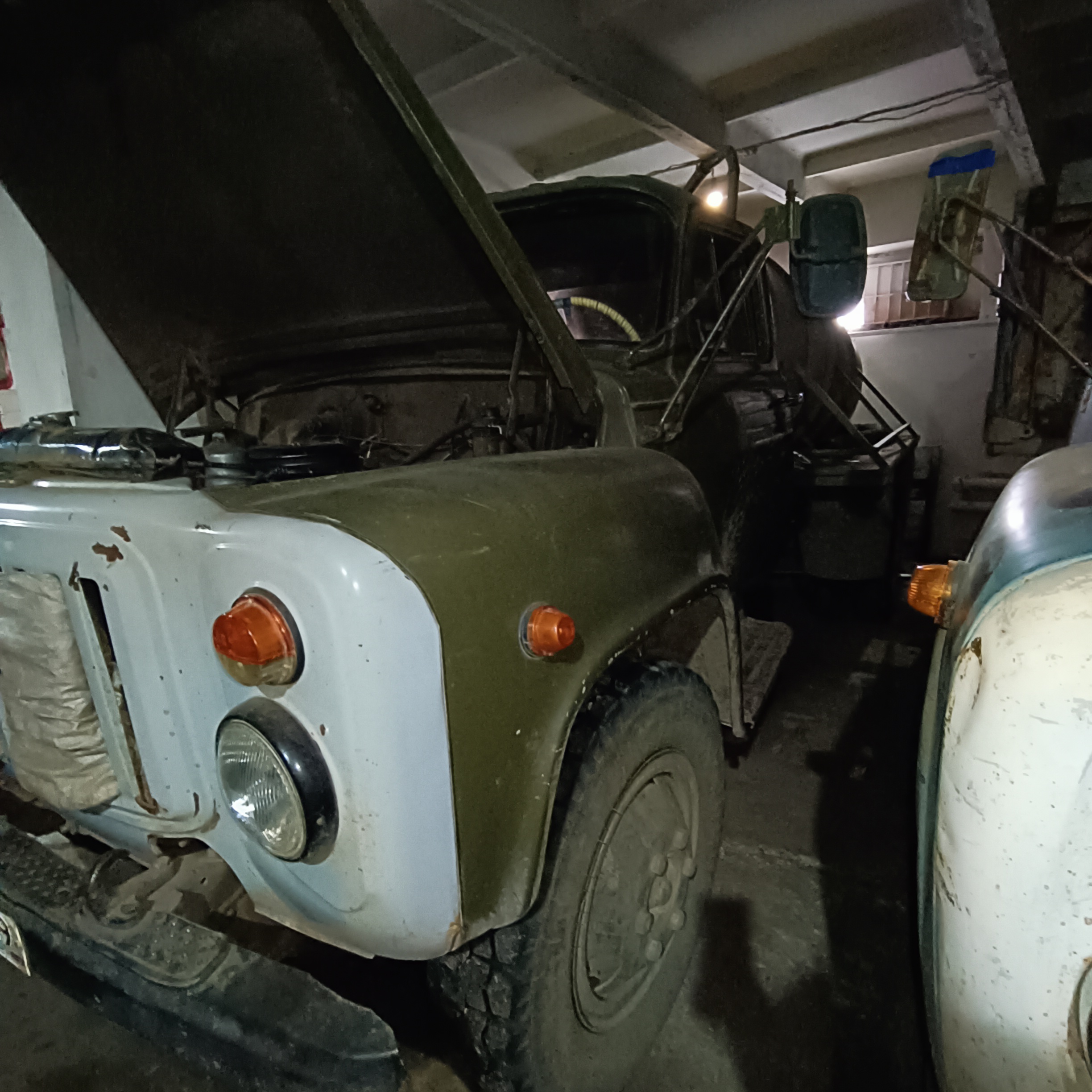 Груз. цистерны, ГАЗ 53 АЦ, 1981 года выпуска (VIN) отсутствует, двигатель 513 232772, шасси 0536586, кузов отсутств., цвет зеленый, мощность двигателя 125 л.с. (92 кВт), рабочий объем двигателя 4250 куб.см., тип двигателя бензиновый, экологический класс т7920, разрешенная максимальная масса 4070 кг, масса без нагрузки -, категория С.