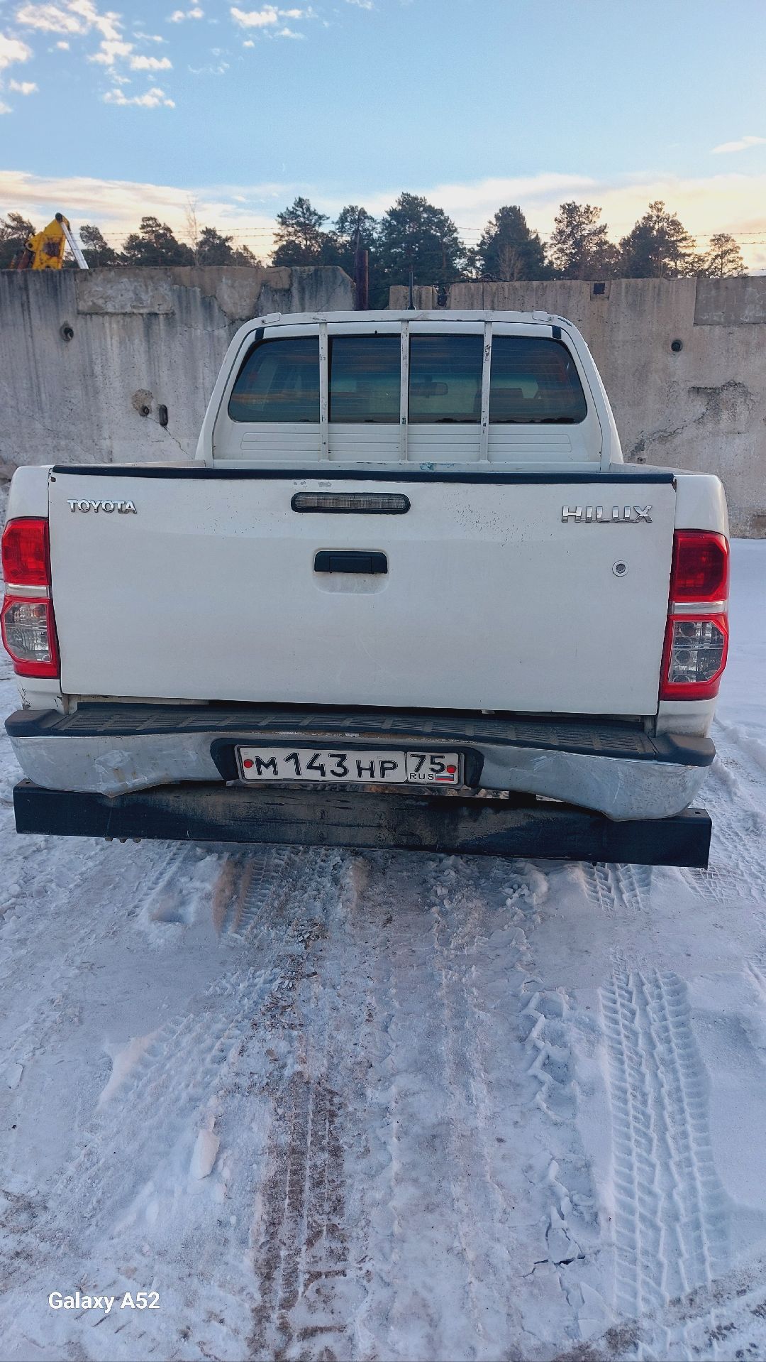 Автомобиль грузовой бортовой «Тойота HILUX», 2015 г.в., г/н М143НР75, цвет белый, VIN: МR0FR22GХ00798577, номер шасси (рамы): МR0FR22GХ00798577. ПТС отсутствует