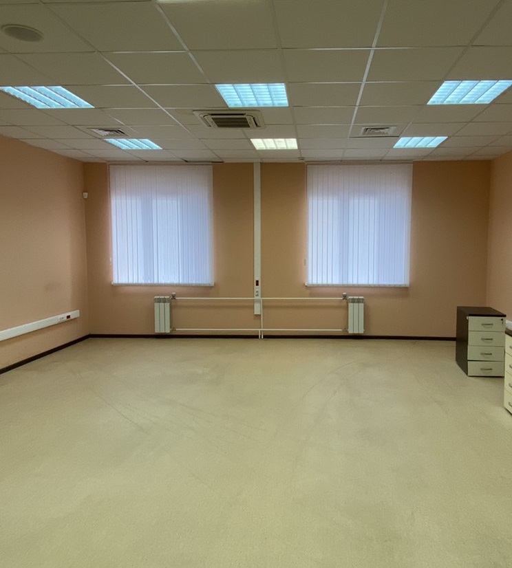 Нежилое помещение площадью 32,0 кв.м (в нежилом здании  офисно-лабораторного комплекса (здание научно-исследовательской лаборатории поз. № 2.4) с инженерно-техническим обеспечением, с кадастровым номером 63:09:0102161:712, 3 этаж: часть комнаты № 33) по адресу: Российская Федерация, Самарская область, городской округ Тольятти, г.Тольятти, Автозаводский район, Южное шоссе, д.163-а.