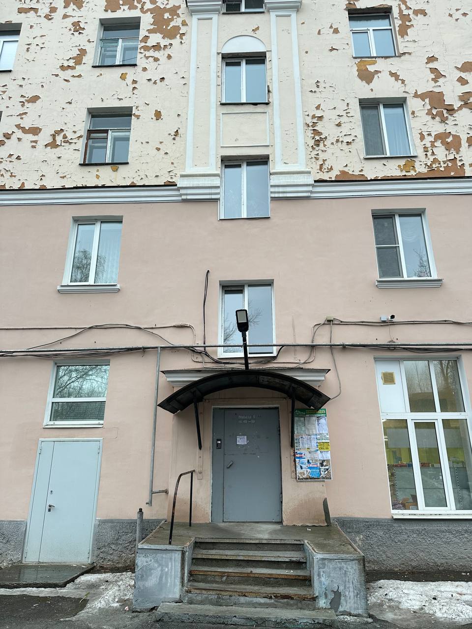 Нежилое помещение общей площадью 109,5 кв.м, расположенное в здании, являющемся объектом культурного наследия регионального значения «Дом жилой», входящего в состав объекта культурного наследия регионального значения «Ансамбль градостроительный». расположенного по адресу: Свердловская область, г. Екатеринбург, пр-кт Ленина, д. 93.
