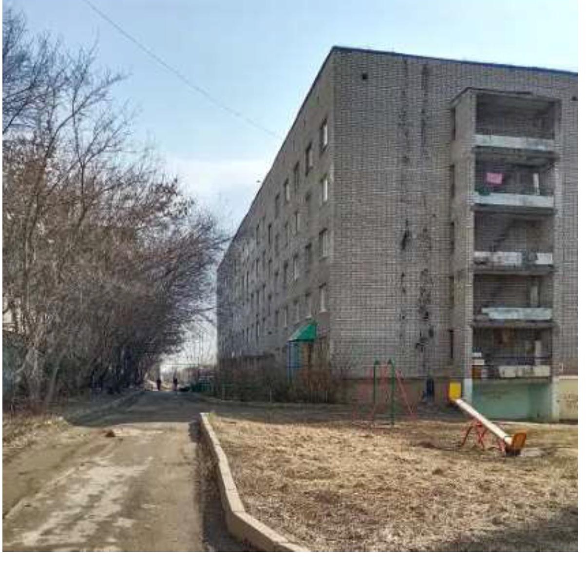 Доля в праве общей долевой собственности (1/3 доли) на жилое помещение из двух комнат площадью 30,3 кв. м, назначение – жилое, этаж 4, кадастровый номер 18:30:000010:189, местонахождение: Удмуртская Республика, г. Сарапул, ул. Азина, д. 62, кв. 78.