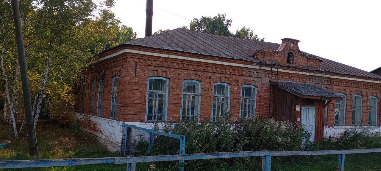 Здание кадастровый номер: 59:36:0130019:9, количество этажей:1, здание – Котельная, кадастровый номер: 59:36:0130019:11, количество этажей:1 с земельным участком, категория земель: земли населенных пунктов, разрешенное использование: Для размещения объектов образования (спортзал), кадастровый номер: 59:36:0130019:2, адрес: Пермский край, Уинский район, с. Воскресенское, ул. Центральная, д. 20