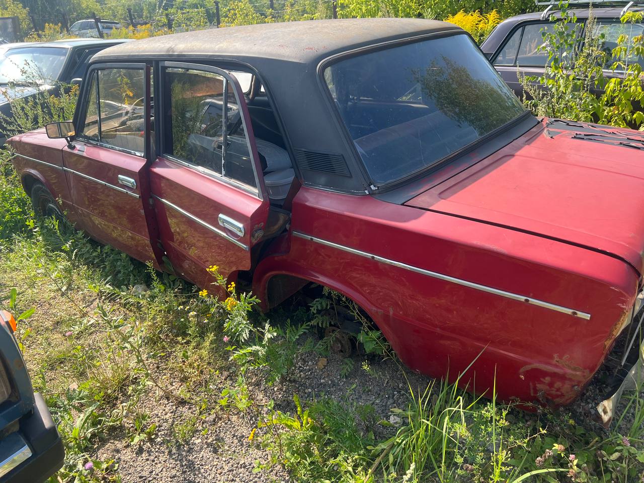 ВАЗ 2106 VIN XTA210610S3453596, 1974 г/в, цвет красный, передний бампер отсутствует, приборная панель отсутствует
