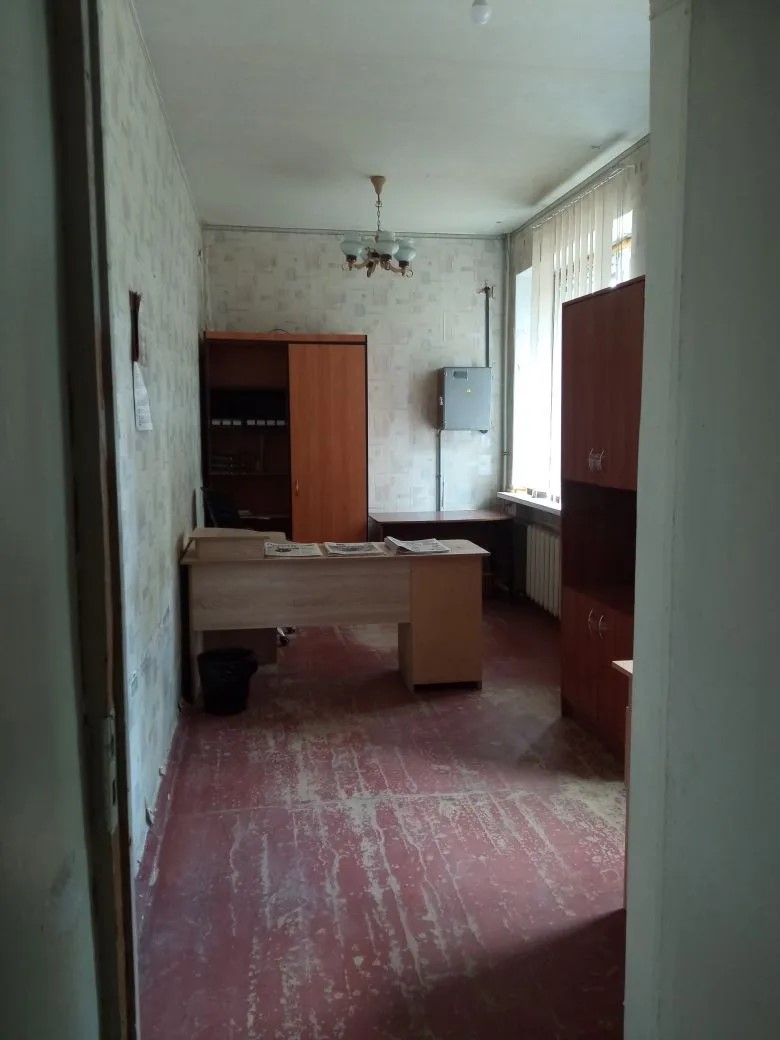 встроенное нежилое помещение № 16 на первом этаже в здании, кадастровый номер – 93:22:0000000:956, общей площадью 14,1кв.м, расположенное по адресу: Российская Федерация, Донецкая Народная Республика, городской округ Дебальцево, город Светлодарск, проспект Ленина, дом 5.