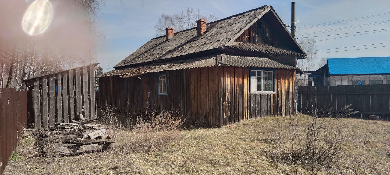Земельный участок, категория земель - земли населенных пунктов, кадастровый номер 12:01:5301005:9, с расположенным на земельном участке объектом недвижимости: здание, назначение - нежилое, площадь - 101,8 кв. м, 1-этажное (в том числе подземных этажей - 0), кадастровый номер 12:01:5301005:464, местоположение: Республика Марий Эл, Юринский район, пгт Юрино, ул. Кочетова, д. 18