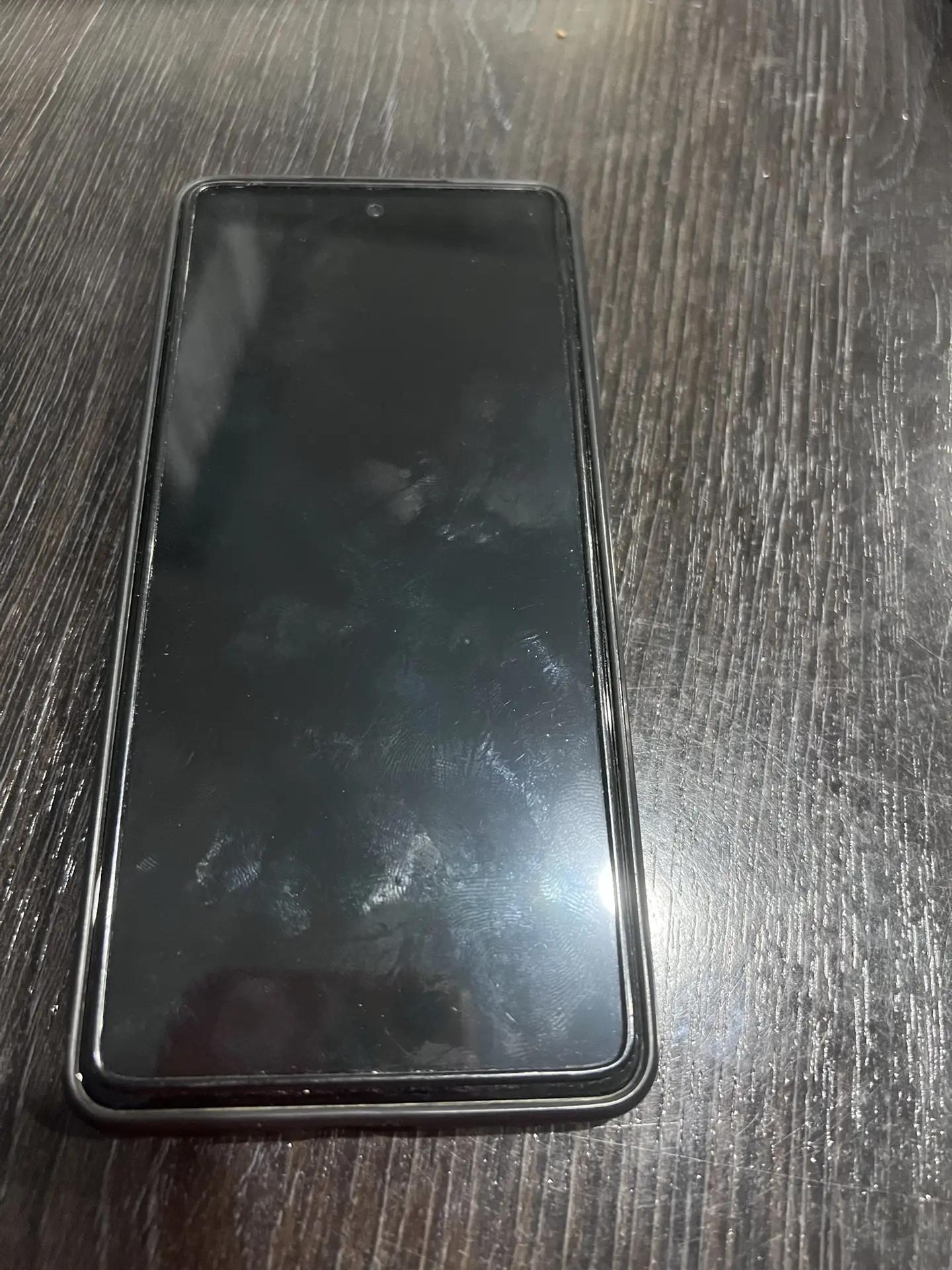 сотовый телефон (смартфон) марки : "SAMSUNG", модели: "Galaxy A52", название модели: "SM-A525F/DS", серийный номер: "RZ8R40AK7SP", IMEI (гнездо 1): "354550804833263", IMEI (гнездо 2): "357276394833268", в корпусе черного цвета. Пластиковая карта-держатель для сим-карты 1 Штука (шт)