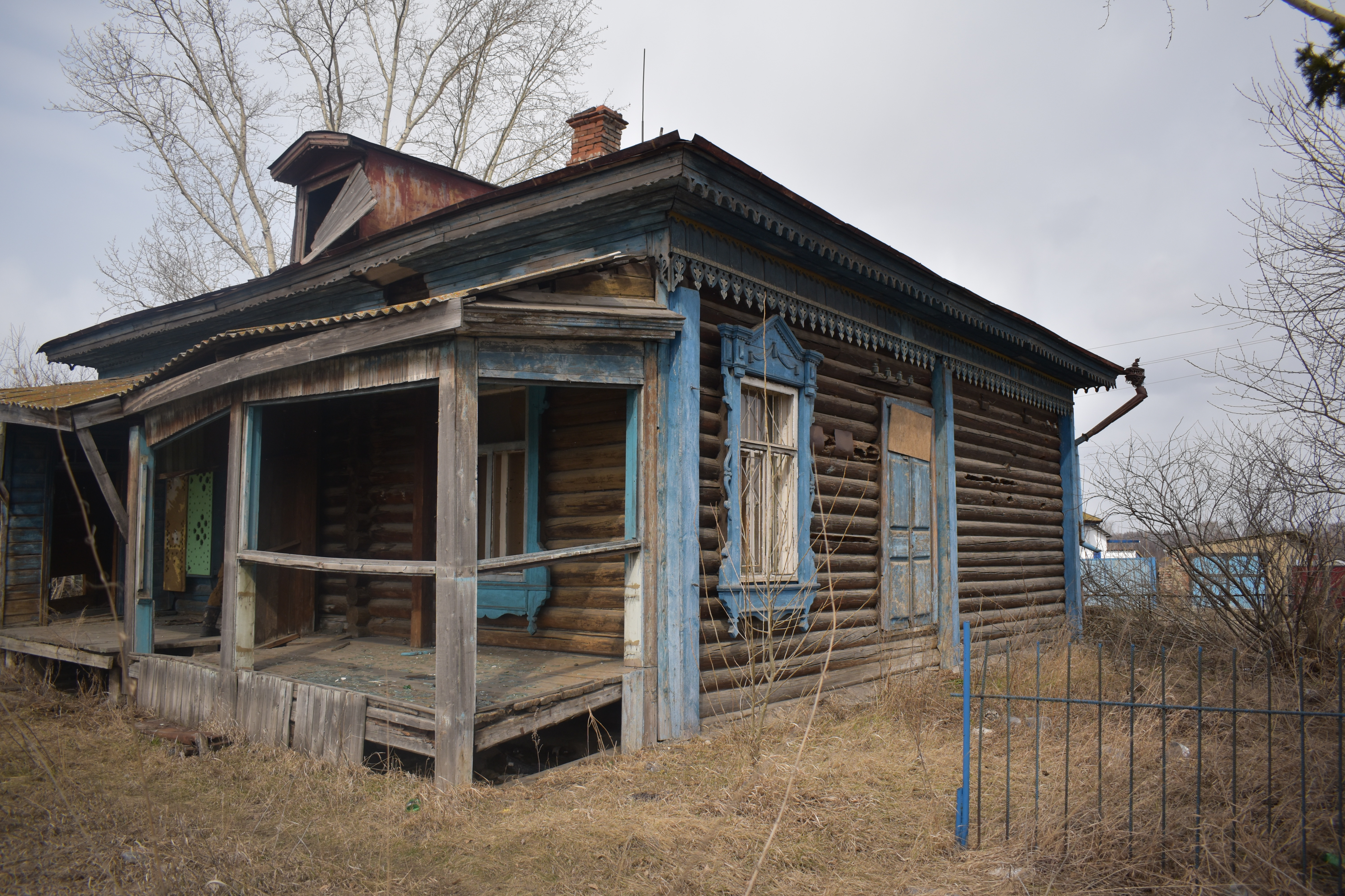 Здание, объект культурного наследия (памятник истории и культуры) народов Российской Федерации, состояние которого признано неудовлетворительным