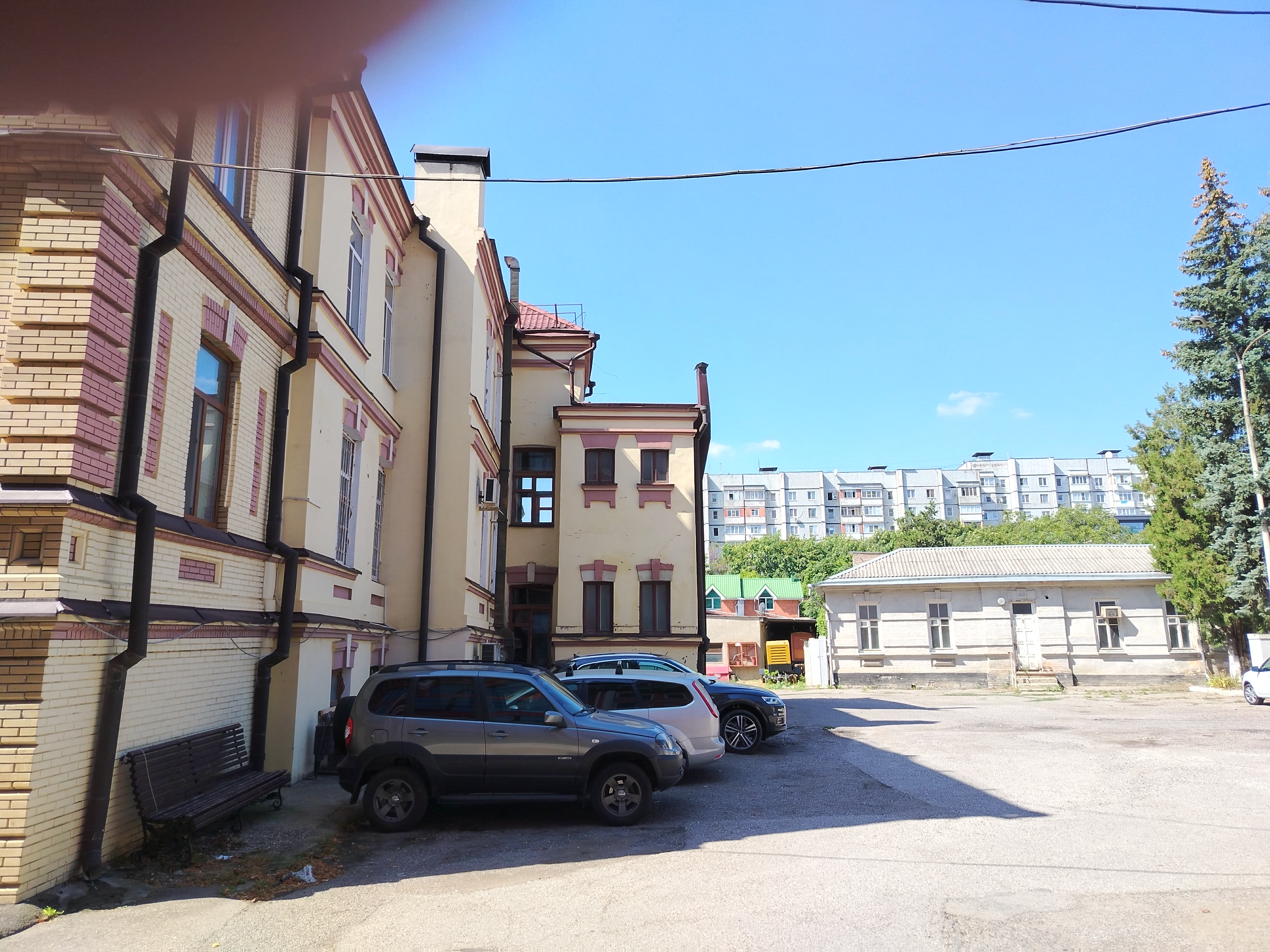 Объект аренды, площадь 62,1 кв. м., номер на поэтажном плане 2 этажа: 91-93,95, адрес (местонахождение) объекта: Ставропольский край, г. Ессентуки, ул. Кисловодская 18